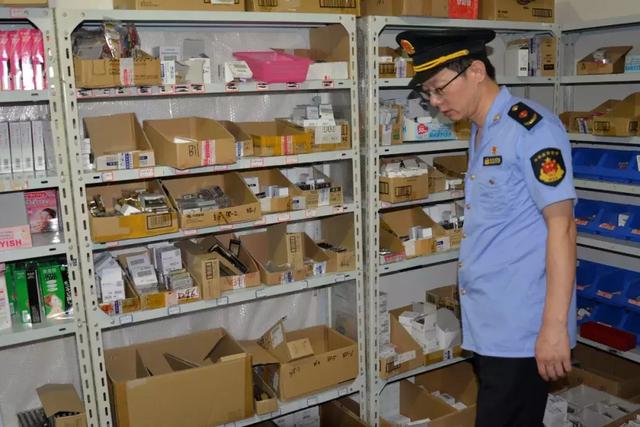 嘉定区市场监管局跨站化妆品“线上净网线下清源”风险排查