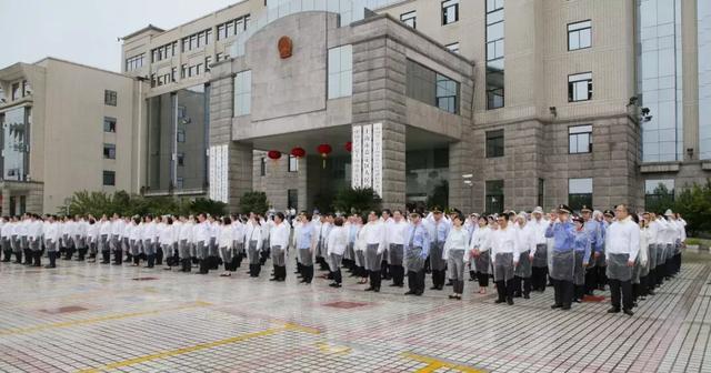 嘉定区市场监管局组织集中收看中华人民共和国成立70周年大会及阅兵式实况转播